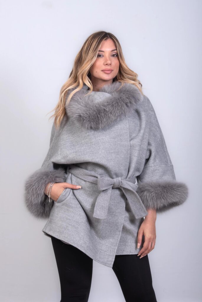 (image for) MANTELLA LANA GRIGIO + VOLPE GRIGIO